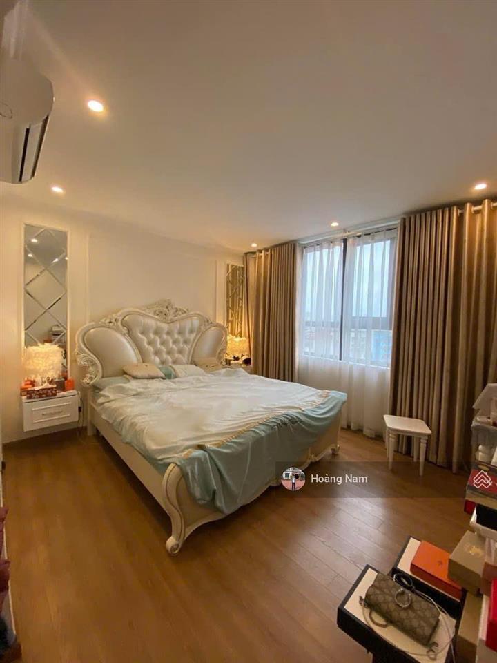 Chính chủ cần bán căn 2n2vs 68m2 tại central field 219 trung kính tầng trung view đẹp, giá 5,7 tỷ