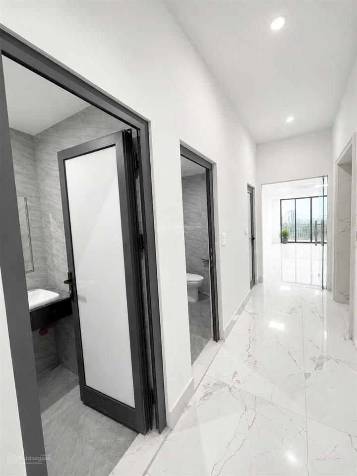 Chính chủ cho thuê văn phòng phân lô hoàng cầu, 70m2 tầng cao giá 13 triệu