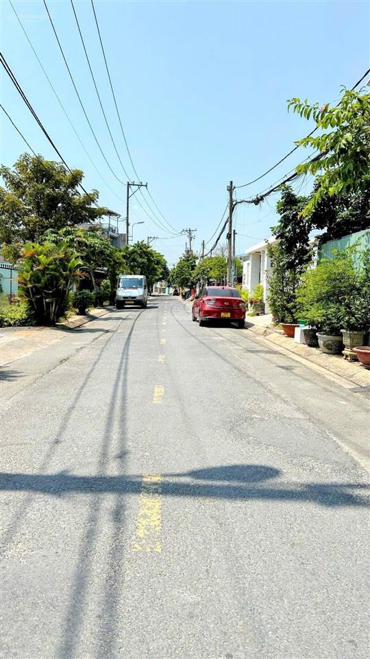 Căn nhà rất đẹp , ngang 5x18m =90m2 nhà mới giá 3,4 tỷ gần vin homes hóc môn tphcm