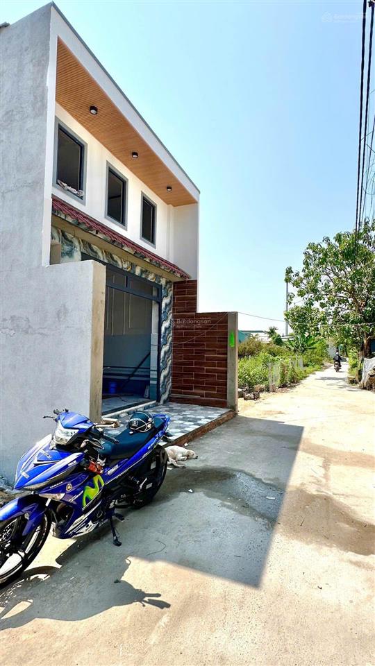 Căn nhà rất đẹp , ngang 5x18m =90m2 nhà mới giá 3,4 tỷ gần vin homes hóc môn tphcm