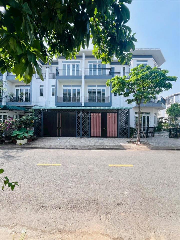 Gấp, cần bán nhà phố liền kề vinhomes hóc môn, tphcm (giá 2,8 tỷ = 100%)