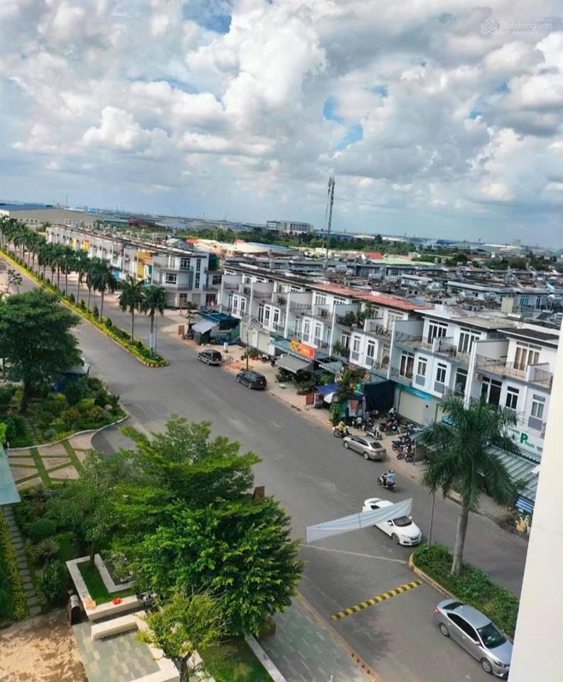 Gấp, cần bán nhà phố liền kề vinhomes hóc môn, tphcm (giá 2,8 tỷ = 100%)