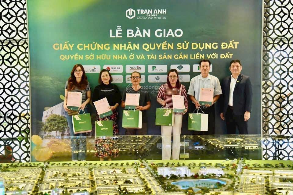 Gấp, cần bán nhà phố liền kề vinhomes hóc môn, tphcm (giá 2,8 tỷ = 100%)