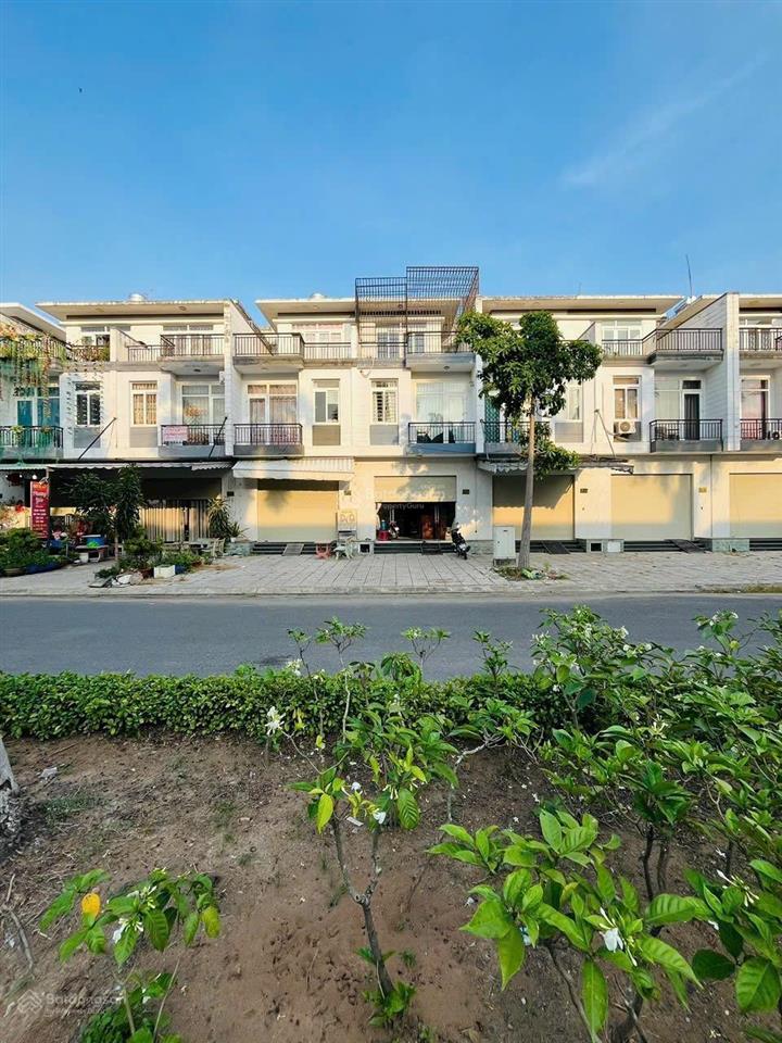 Gấp, cần bán nhà phố liền kề vinhomes hóc môn, tphcm (giá 2,8 tỷ = 100%)