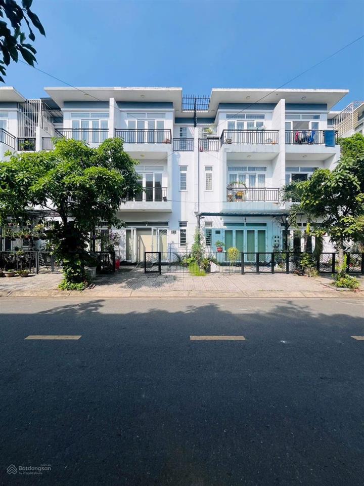 Gấp, cần bán nhà phố liền kề vinhomes hóc môn, tphcm (giá 2,8 tỷ = 100%)
