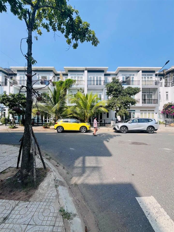 Bán gấp nhà thô cách vinhomes hóc môn tphcm = 1.5km . giá 1.9tỷ (100%)