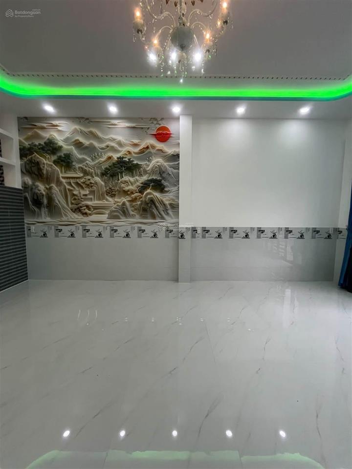 Nhà 2 tầng mới 100% . kế bên vonhomes hóc môn giá 3.9tỷ đường 13m dt 5x18m =90m2