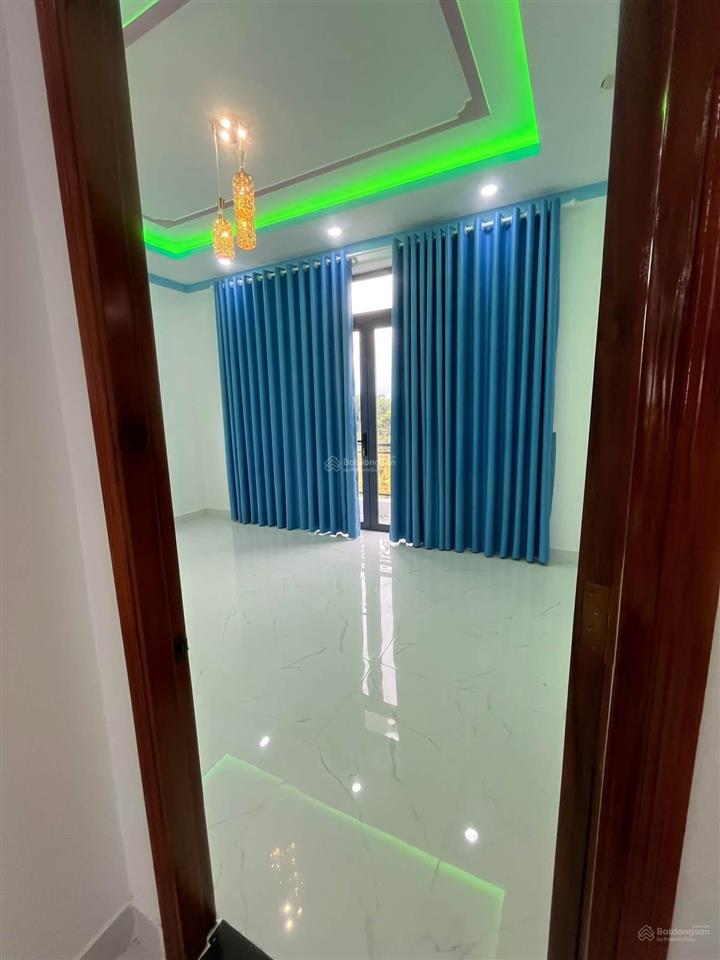 Nhà 2 tầng mới 100% . kế bên vonhomes hóc môn giá 3.9tỷ đường 13m dt 5x18m =90m2