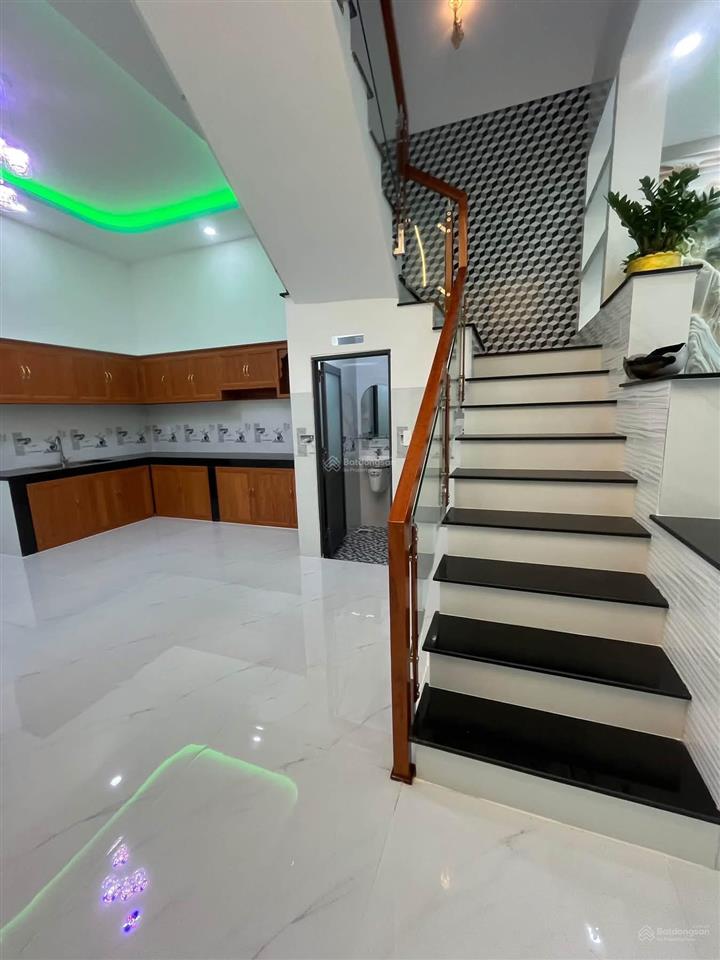 Nhà 2 tầng mới 100% . kế bên vonhomes hóc môn giá 3.9tỷ đường 13m dt 5x18m =90m2