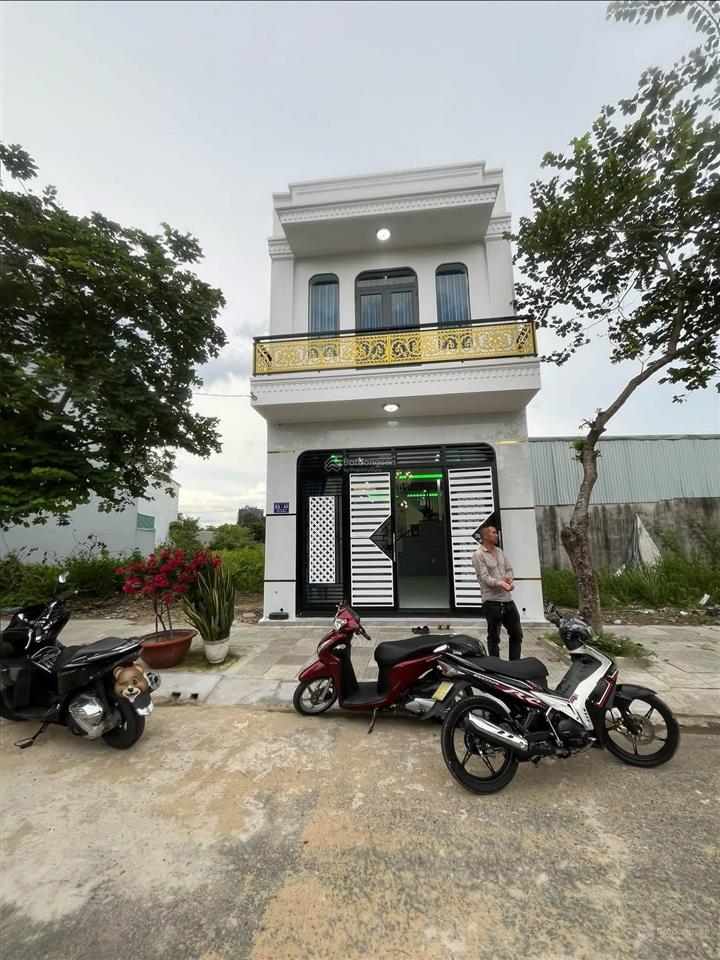 Nhà 2 tầng mới 100% . kế bên vonhomes hóc môn giá 3.9tỷ đường 13m dt 5x18m =90m2