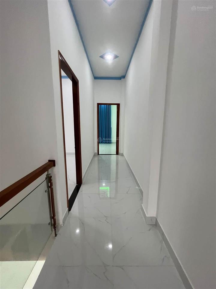 Nhà 2 tầng mới 100% . kế bên vonhomes hóc môn giá 3.9tỷ đường 13m dt 5x18m =90m2