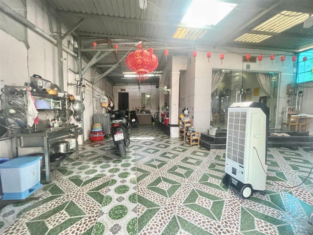 Nhà đẹp  7.9x16m  2pn  khu nhà giàu  view công viên  trường phạm văn sáng phường bà điểm