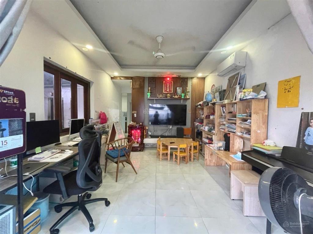Nhà đẹp  7.9x16m  2pn  khu nhà giàu  view công viên  trường phạm văn sáng phường bà điểm