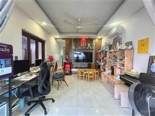 Nhà đẹp  7.9x16m  2pn  khu nhà giàu  view công viên  trường phạm văn sáng phường bà điểm
