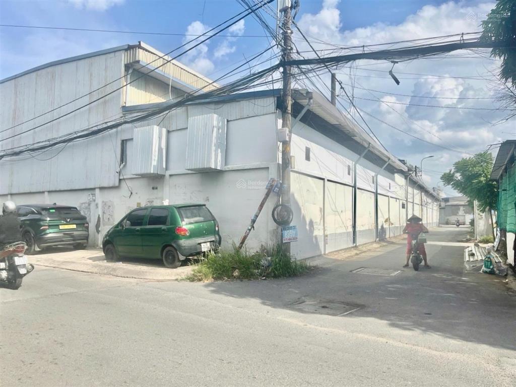 Nhà đẹp  7.9x16m  2pn  khu nhà giàu  view công viên  trường phạm văn sáng phường bà điểm