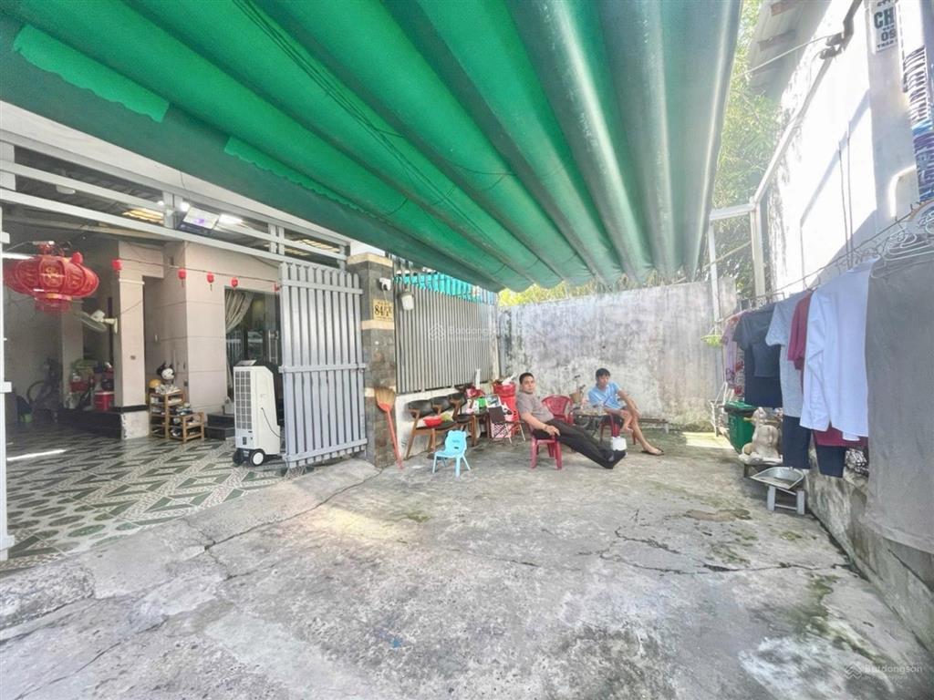 Nhà đẹp  7.9x16m  2pn  khu nhà giàu  view công viên  trường phạm văn sáng phường bà điểm