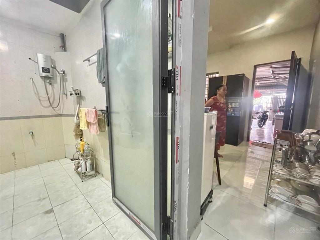 Nhà đẹp  7.9x16m  2pn  khu nhà giàu  view công viên  trường phạm văn sáng phường bà điểm