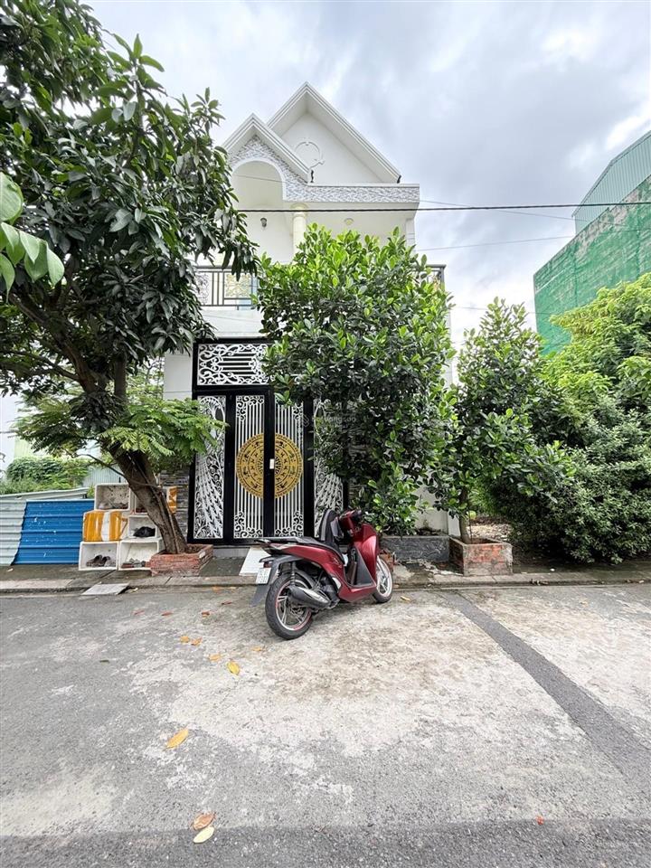 Nhà biệt thự 10.6 x 15m = 160m khu đồng bộ bà điểm cách chợ đầu mối 1km chỉ 7.48tỷ