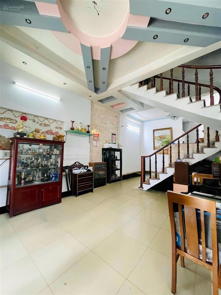 Căn nhà 3 tầng ngang 5.3 x 13m giá chỉ 2.5 tỷ shc hẻm xe hơi vị trí đẹp tiện đi về quân gò vấp .