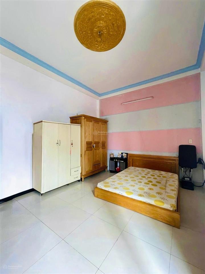 Căn nhà 3 tầng ngang 5.3 x 13m giá chỉ 2.5 tỷ shc hẻm xe hơi vị trí đẹp tiện đi về quân gò vấp .