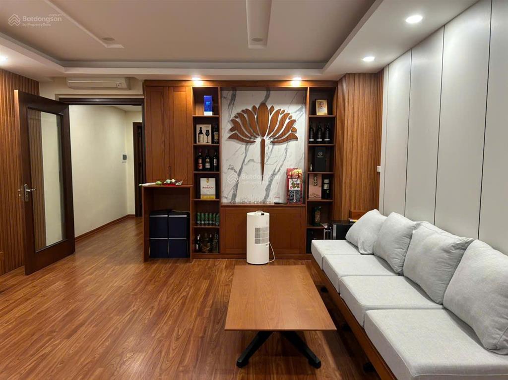 Cho thuê nhà riêng hiện đại có thang máy làm văn phòng
