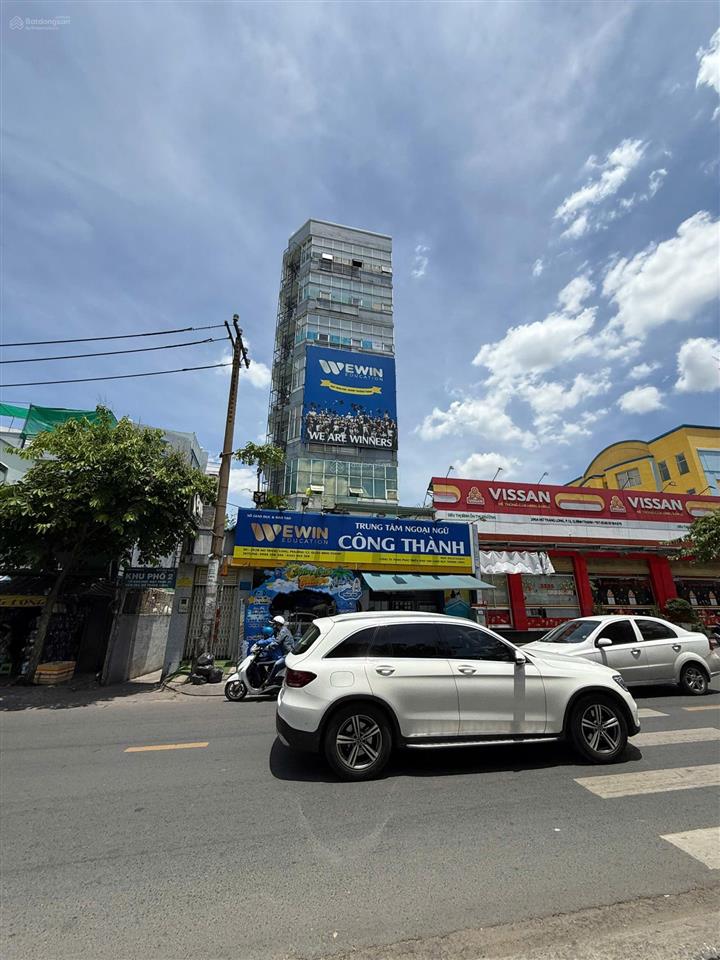 40 tỷ về 33 tỷ tl! góc 2 mặt tiền nơ trang long  dt 9.8x16.3m. 9 tầng  hđt 110 triệu/tháng