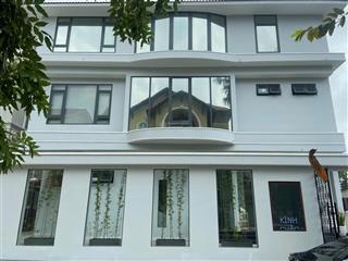 Bán nhà mặt tiền nguyễn văn hưởng, thảo điền, quận 2 dt 18x27m, 3 tầng, giá bán 109 tỷ
