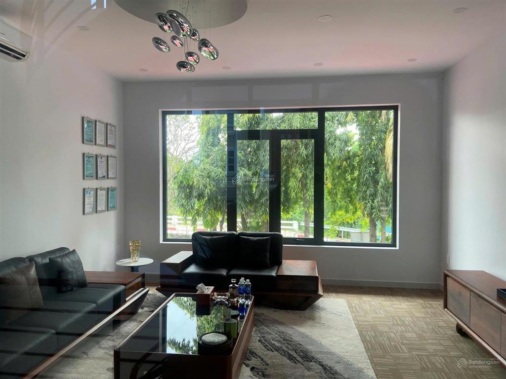 Bán nhà mặt tiền nguyễn văn hưởng, thảo điền, quận 2 dt 18x27m, 3 tầng, giá bán 109 tỷ