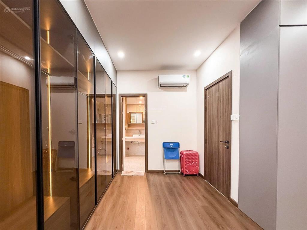 Quận 10  gần vòng xoay dân chủ kts thiết kế 57m2 (9.5 x 6)  3 tầng  hẻm 1/ sát mặt tiền
