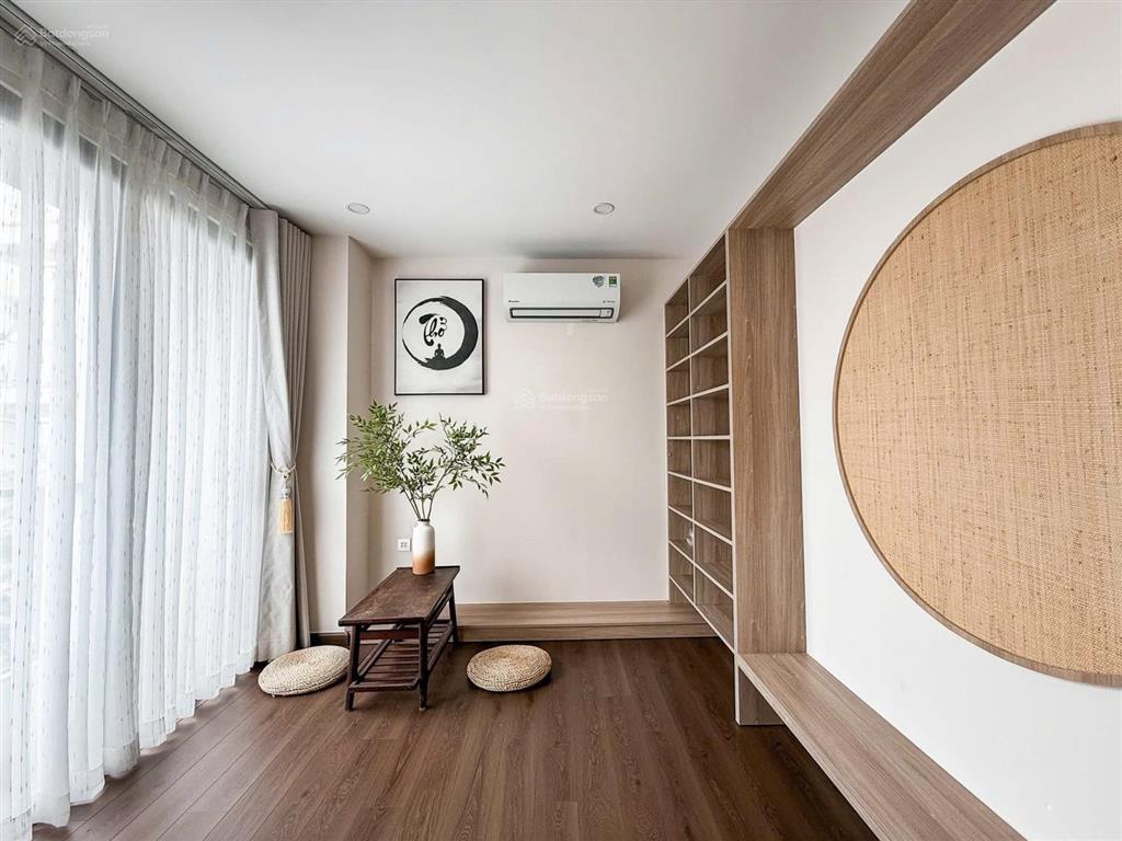 Quận 10  gần vòng xoay dân chủ kts thiết kế 57m2 (9.5 x 6)  3 tầng  hẻm 1/ sát mặt tiền