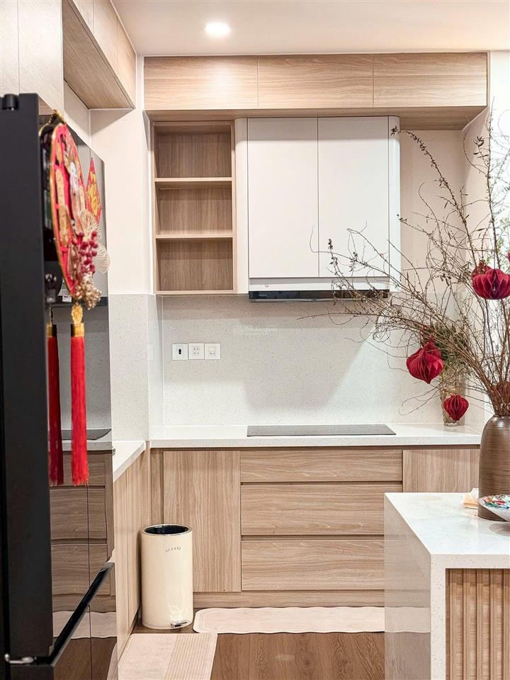 Quận 10  gần vòng xoay dân chủ kts thiết kế 57m2 (9.5 x 6)  3 tầng  hẻm 1/ sát mặt tiền