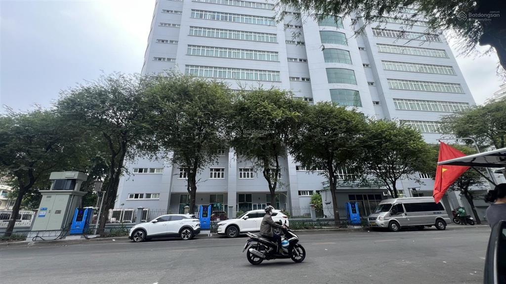 Ngay cổng bệnh viện đại học y dược chung cư trệt hùng vương 77m2 đường tản đà p11 quận 5