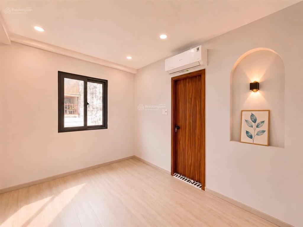 Mặt tiền huỳnh văn bánh, góc giao nguyễn văn trỗi, p17, phú nhuận  5 tầng mới  8 phòng