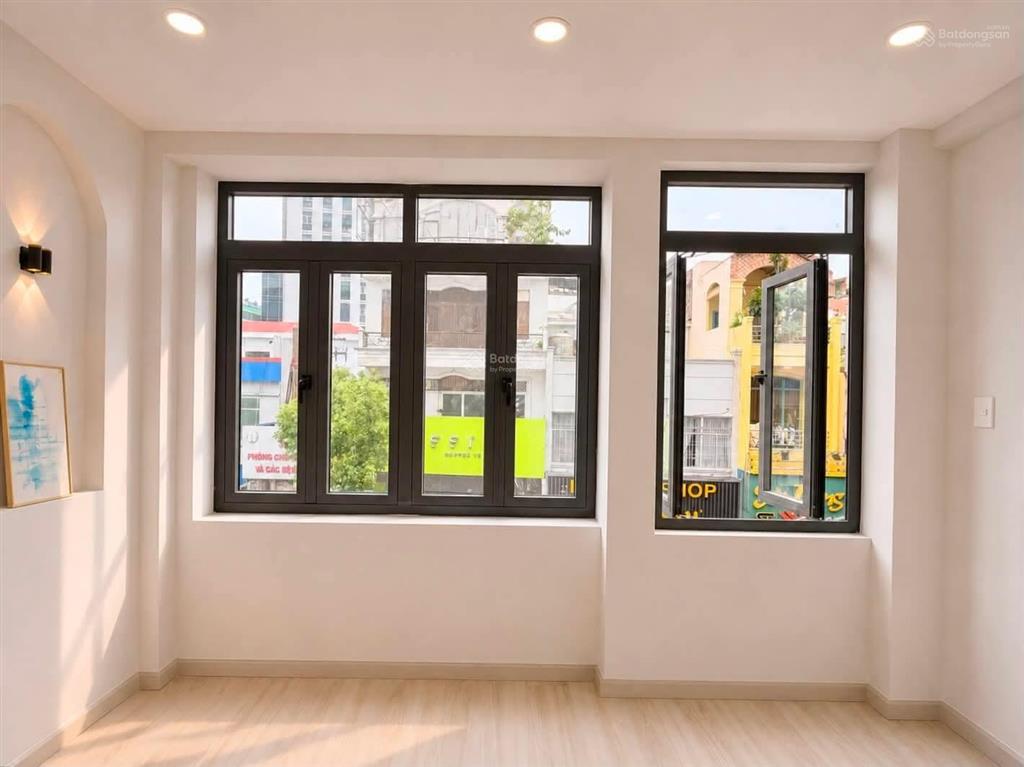 Mặt tiền huỳnh văn bánh, góc giao nguyễn văn trỗi, p17, phú nhuận  5 tầng mới  8 phòng