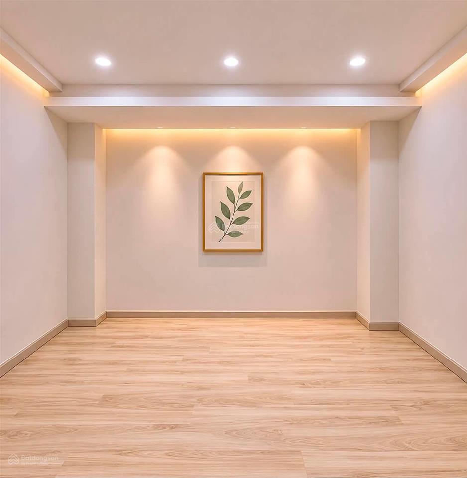 Mặt tiền huỳnh văn bánh, góc giao nguyễn văn trỗi, p17, phú nhuận  5 tầng mới  8 phòng