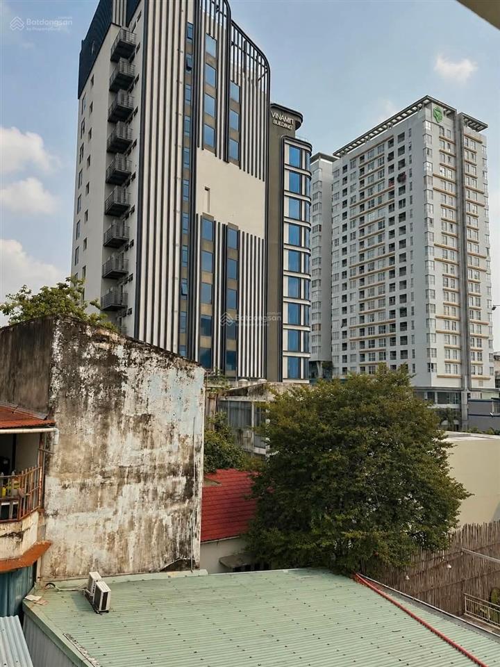 Mặt tiền huỳnh văn bánh, góc giao nguyễn văn trỗi, p17, phú nhuận  5 tầng mới  8 phòng
