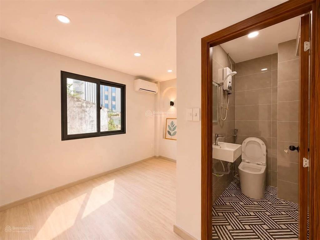 Mặt tiền huỳnh văn bánh, góc giao nguyễn văn trỗi, p17, phú nhuận  5 tầng mới  8 phòng
