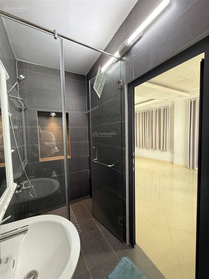 6 tầng khu vip quận 3  trần quang diệu phường 14 quận 3  dt 32m2 ngang 5.1m nở hậu 6.3m dài 5.6m