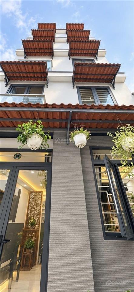 6 tầng khu vip quận 3  trần quang diệu phường 14 quận 3  dt 32m2 ngang 5.1m nở hậu 6.3m dài 5.6m