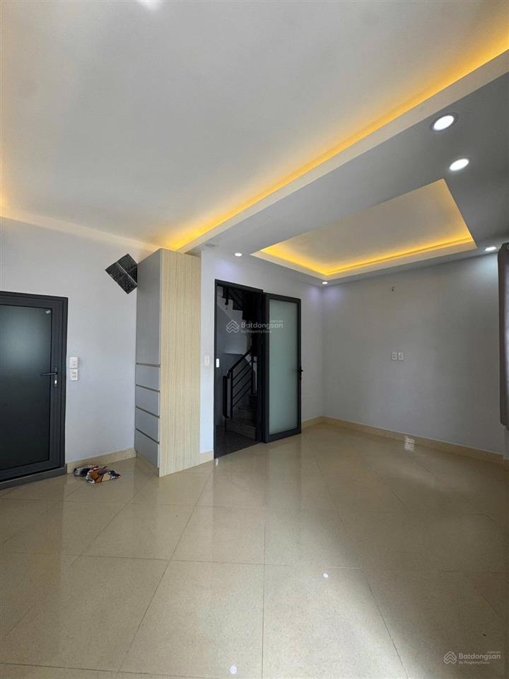 6 tầng khu vip quận 3  trần quang diệu phường 14 quận 3  dt 32m2 ngang 5.1m nở hậu 6.3m dài 5.6m