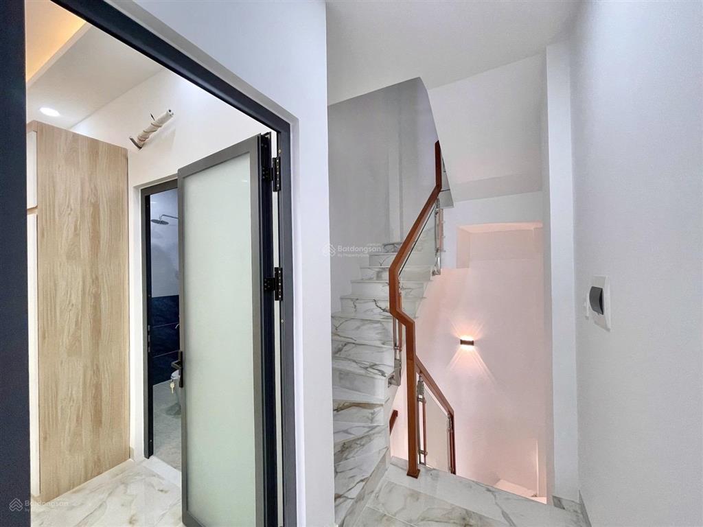 Nhà mới đẹp  khu vip q5  5m x 9m  3 tầng 4pn 3wc  an dương vương p4 q5 diện tích sử dụng 130m2