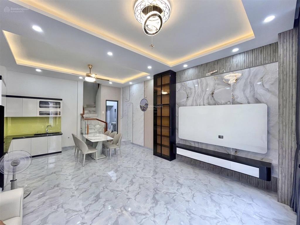 Nhà mới đẹp  khu vip q5  5m x 9m  3 tầng 4pn 3wc  an dương vương p4 q5 diện tích sử dụng 130m2