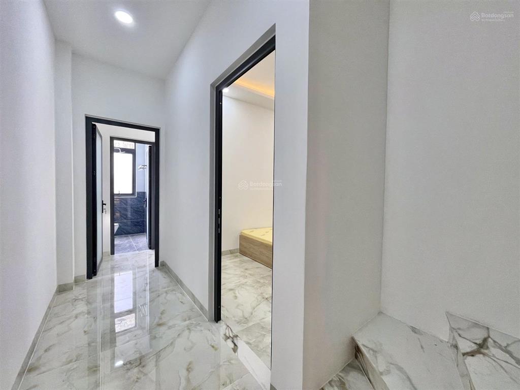 Nhà mới đẹp  khu vip q5  5m x 9m  3 tầng 4pn 3wc  an dương vương p4 q5 diện tích sử dụng 130m2