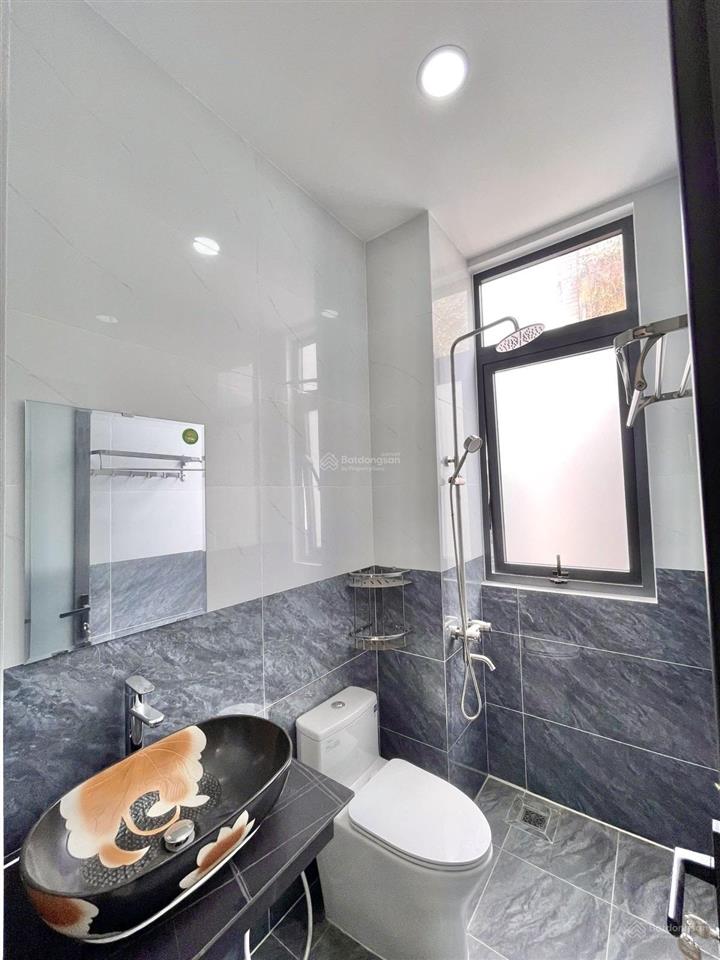 Nhà mới đẹp  khu vip q5  5m x 9m  3 tầng 4pn 3wc  an dương vương p4 q5 diện tích sử dụng 130m2