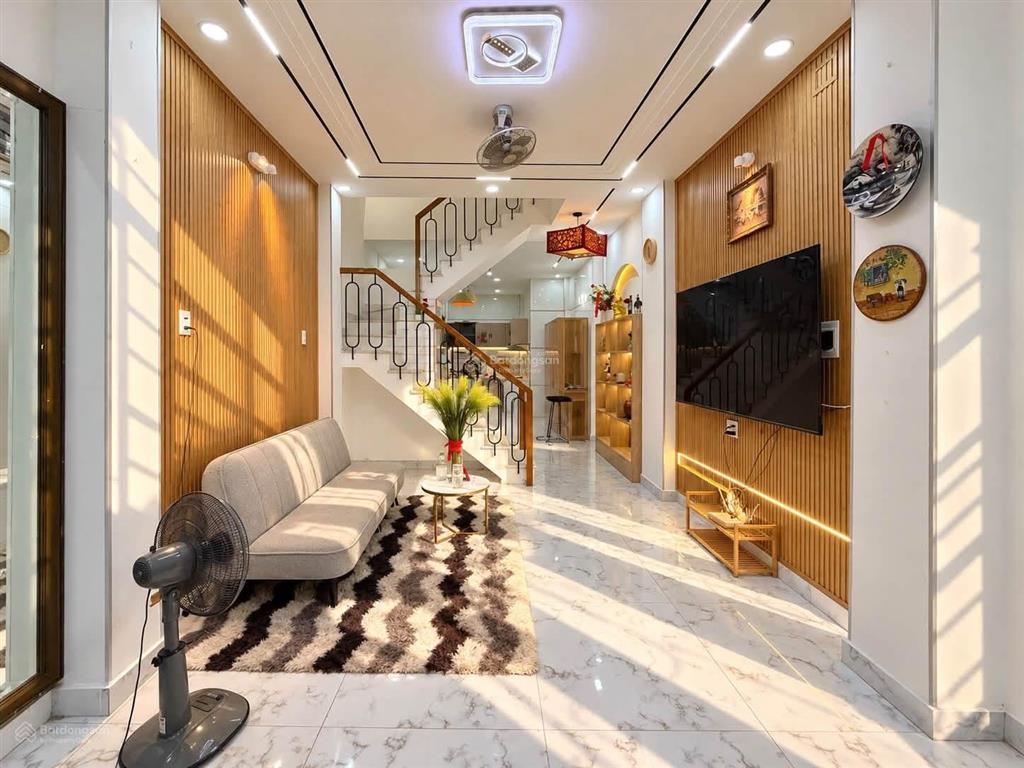Sát quận 1  hẻm ô tô đ. lê văn duyệt, đinh tiên hoàng cũ, phường 1, bình thạnh  43m2 2 tầng