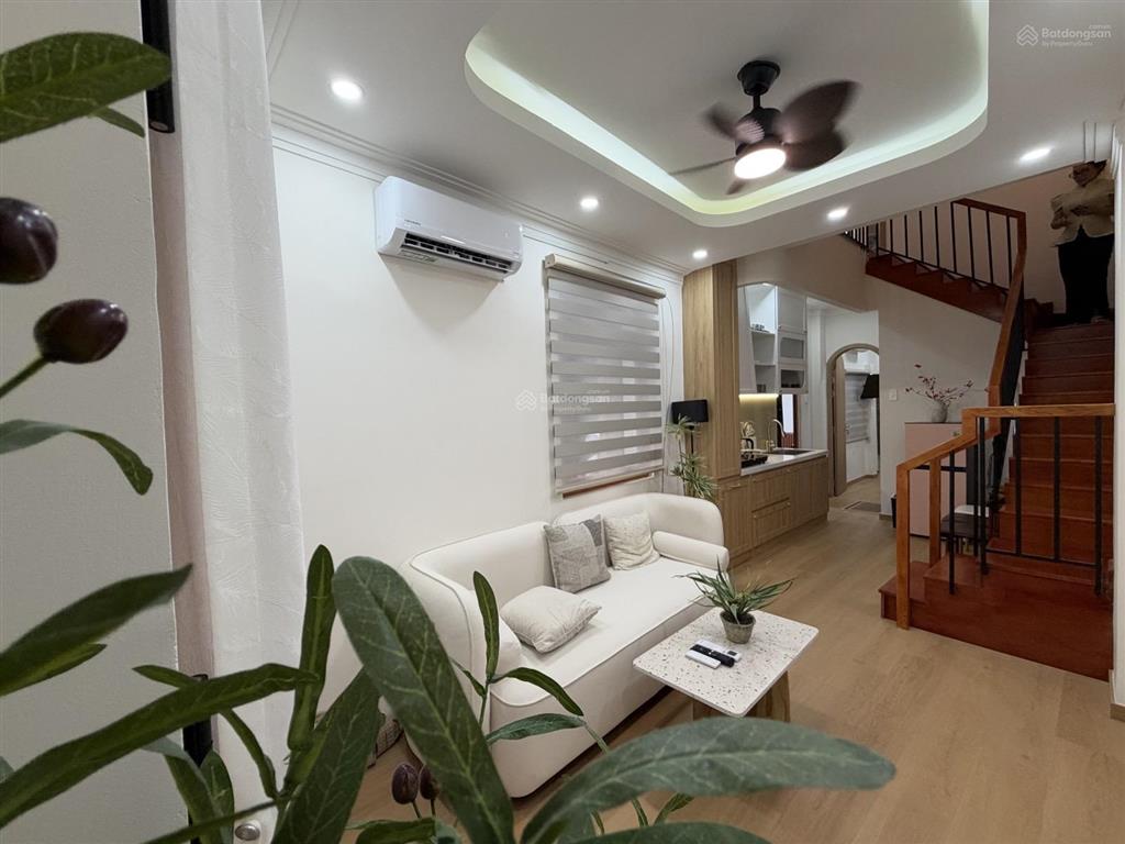 Nhà phố quận 1  2 tầng vị trí hồ hảo hớn  gần trần hưng đạo bùi viện chợ cô giang 42m2 dtsd 83m2