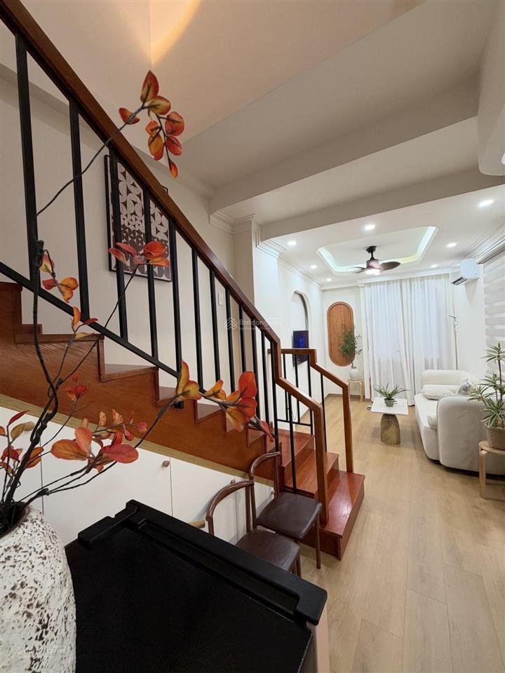 Nhà phố quận 1  2 tầng vị trí hồ hảo hớn  gần trần hưng đạo bùi viện chợ cô giang 42m2 dtsd 83m2