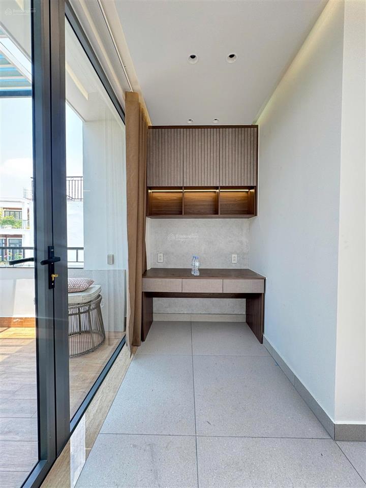 Nhà đẹp 4 tầng  full nội thất cao cấp, có gara ô tô, gần nguyễn thị định