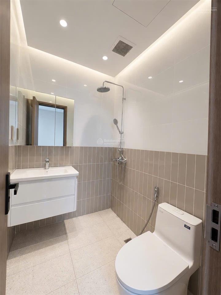 Nhà đẹp 4 tầng  full nội thất cao cấp, có gara ô tô, gần nguyễn thị định