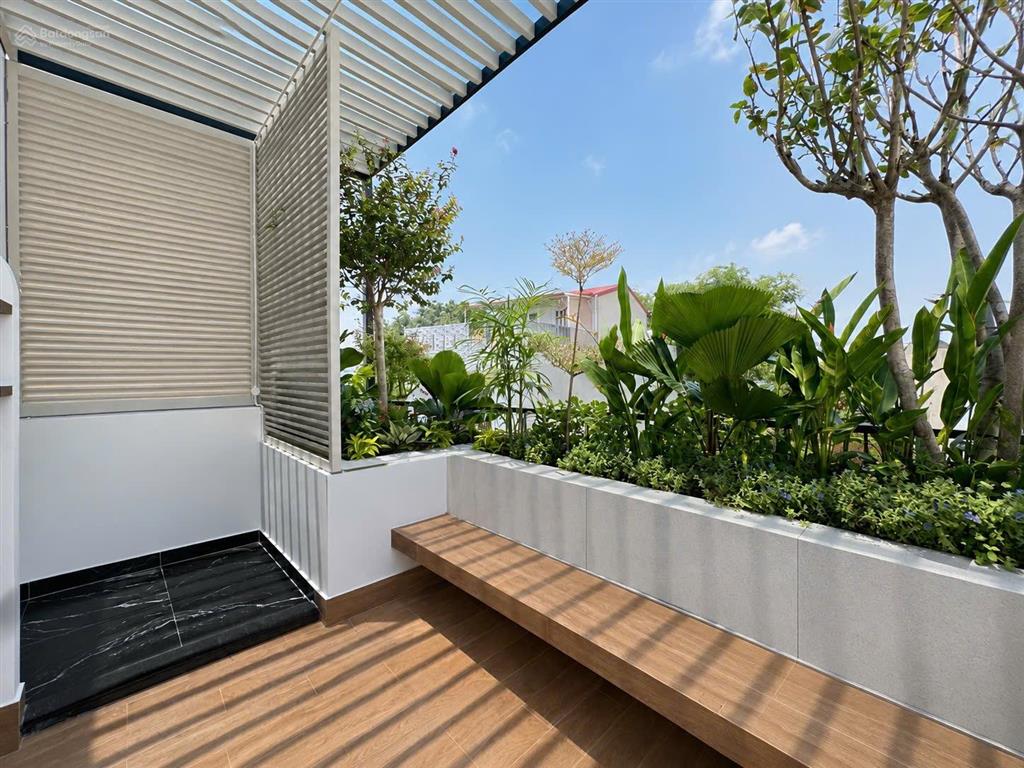 Nhà đẹp 4 tầng  full nội thất cao cấp, có gara ô tô, gần nguyễn thị định
